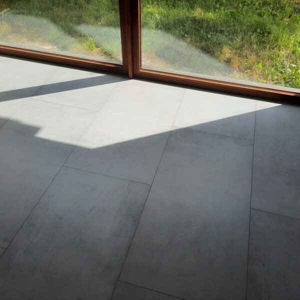 URBANDESIGN WYKOŃCZENIE POSADZKI W PŁYTKACH