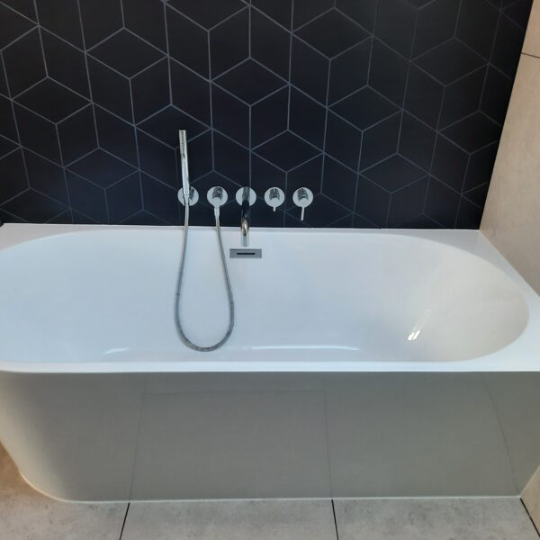 bateria wannowa podtynkowa